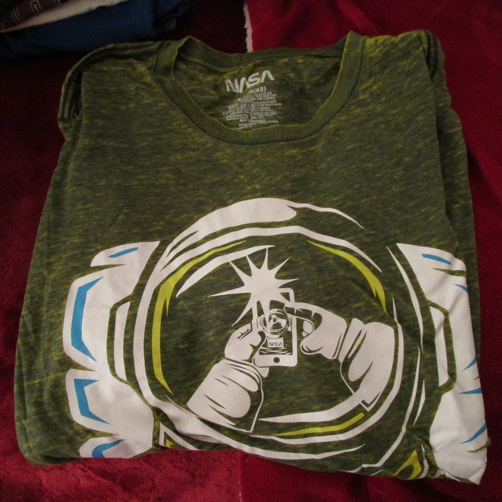 1 NASA Theme T-shirt XL Used
